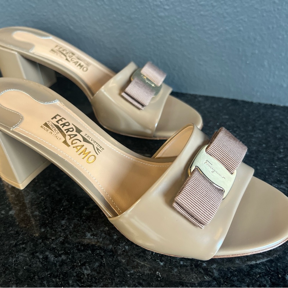 Salvatore Ferragamo Vara Bow Patent Slide Heels – Size 7B